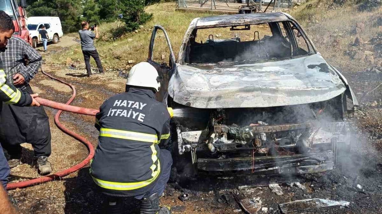 Jeneratörde başlayan yangın, pikapı kullanılmaz hale getirdi