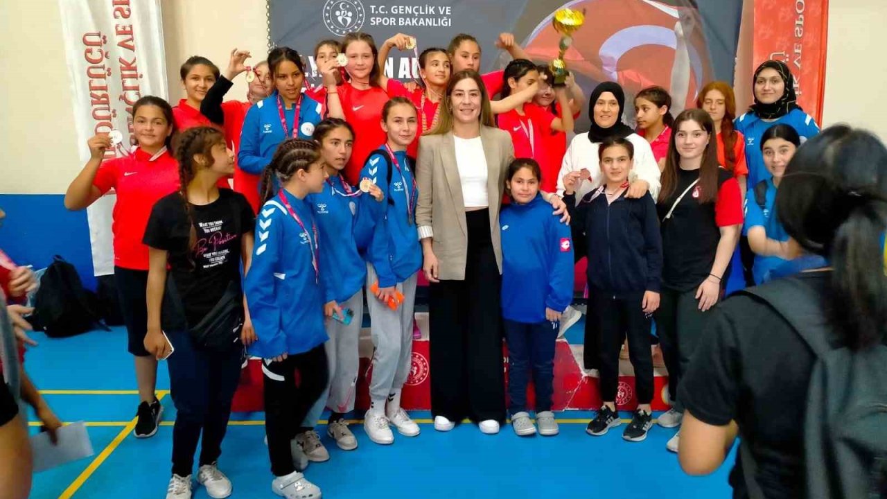 Yeşilay Spor Kulübü turnuvada 13 madalya kazandı