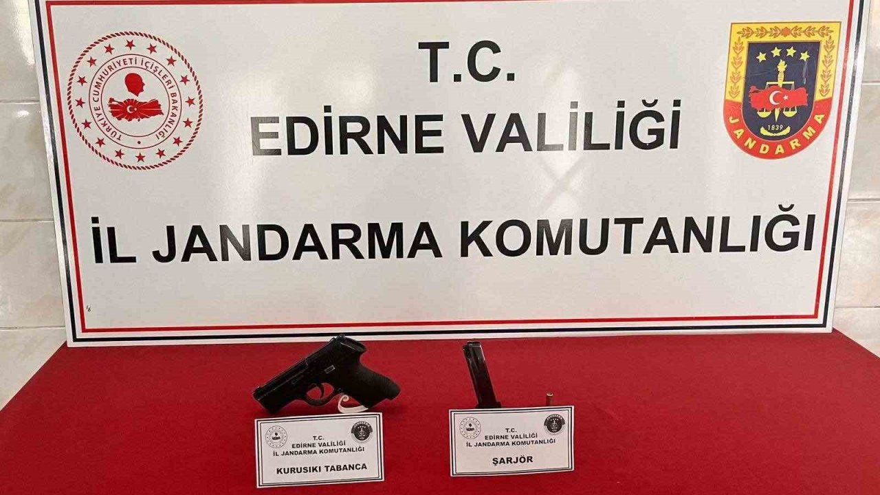 Enez’de jandarmanın uygulamasında tabanca ele geçirildi