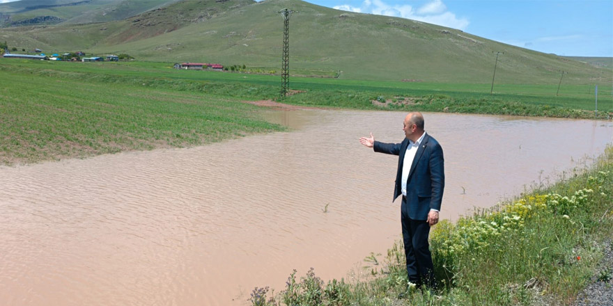 Başkan Mücük Alaca köyünde hasar tespiti yaptı