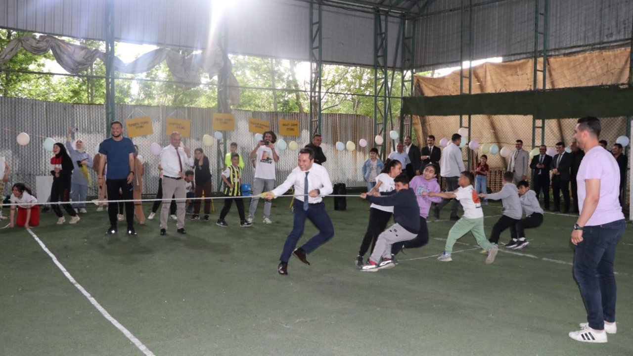 Hakkari’de "Geleneksel Çocuk Oyunları Şenliği" düzenlendi