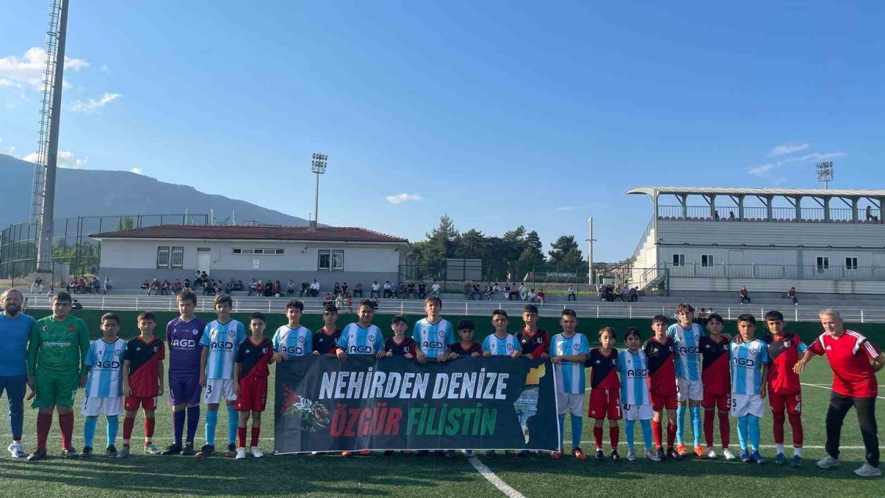 U-13 takımlarından Filistin’e destek