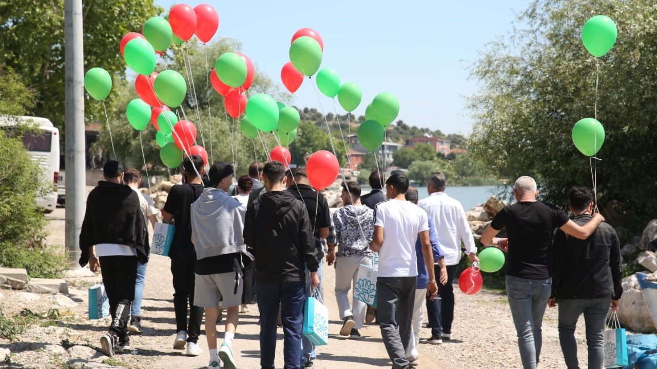 Bağımlılıktan kurtulmayı balon uçurarak kutladılar