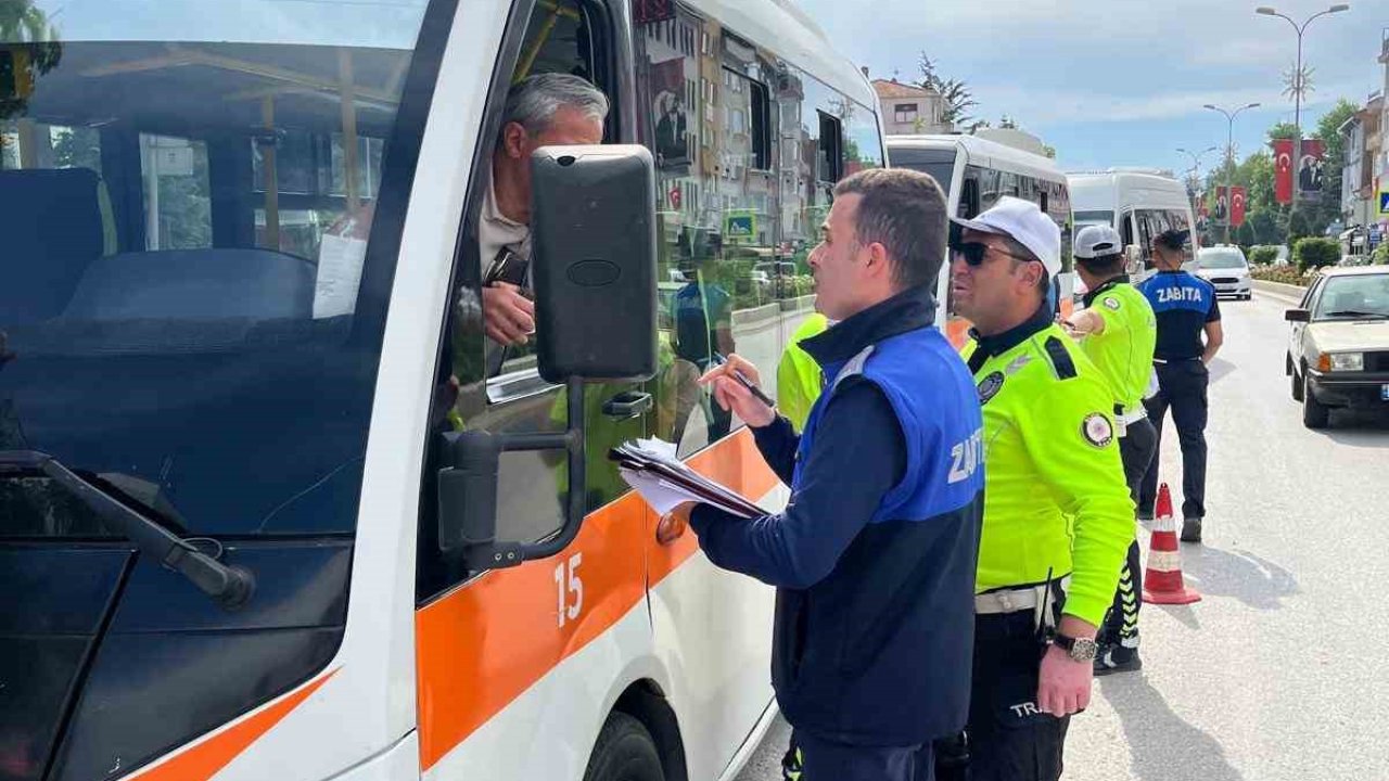 Bozüyük’te şehir içi minibüsleri denetlendi