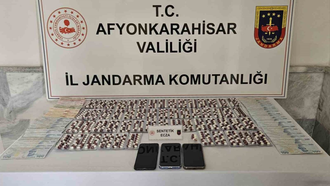 Afyonkarahisar’da uyuşturucu tacirleri yakalandı