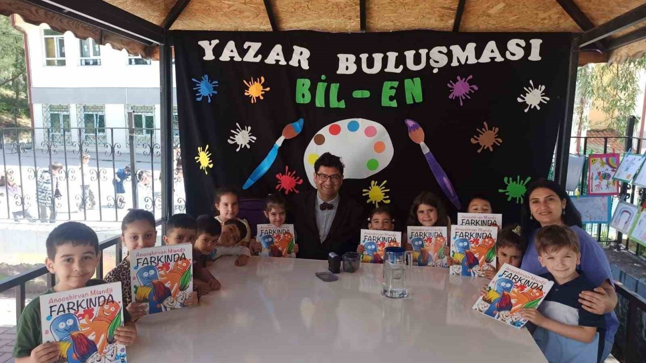 Minik öğrenciler ’Yazar Buluşmasında’ imzalı kitapların sahibi oldu