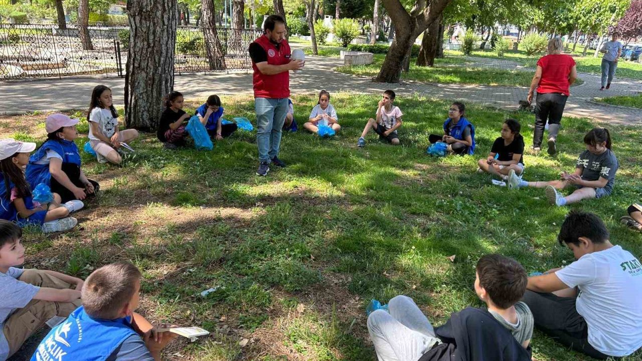 Muğla’da çocuklar doğada kitap okuyarak farkındalık oluşturdu