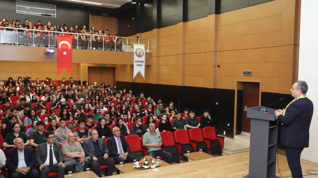 Rektör Prof. Dr. Altun, Kayseri Lisesi’nde öğrenciler ile bir araya geldi