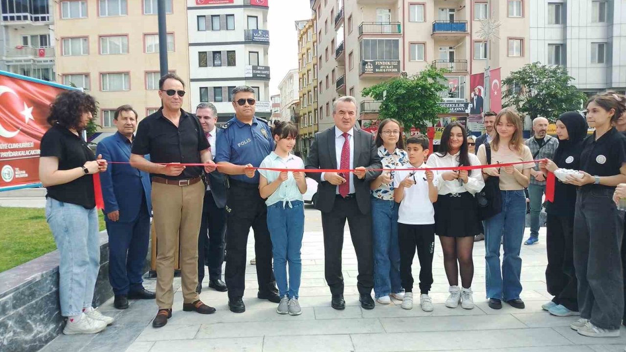 Bozüyük’te "Çocukların Gözünden Hayat" temalı karma resim sergisi açıldı