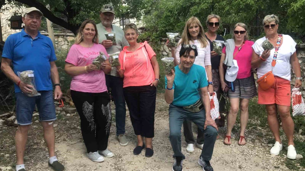 Alman turistler yıllardır aradıkları şifayı Antalya’nın doğasında buldular