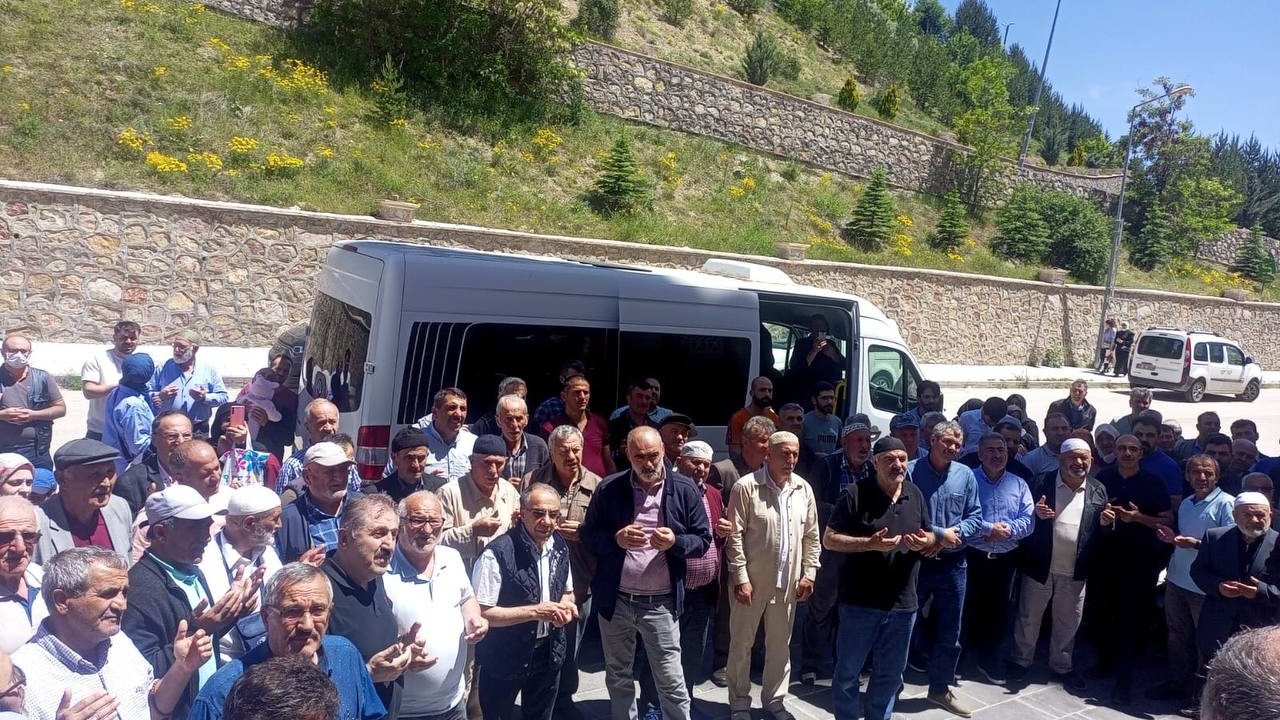 Hacı adayları Bayburt’tan dualarla uğurlandı