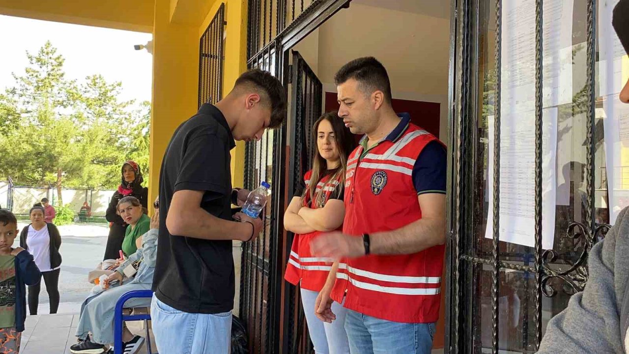 Isparta’da 4 bin 939 öğrenci LGS’de ter döktü