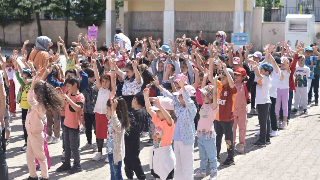 Başkan Özel: "Yenişehirli çocuklar çok şanslı"