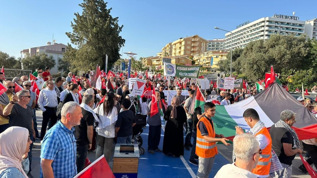 Kuşadası’nda halk Filistin’in özgürlüğü için yollara döküldü