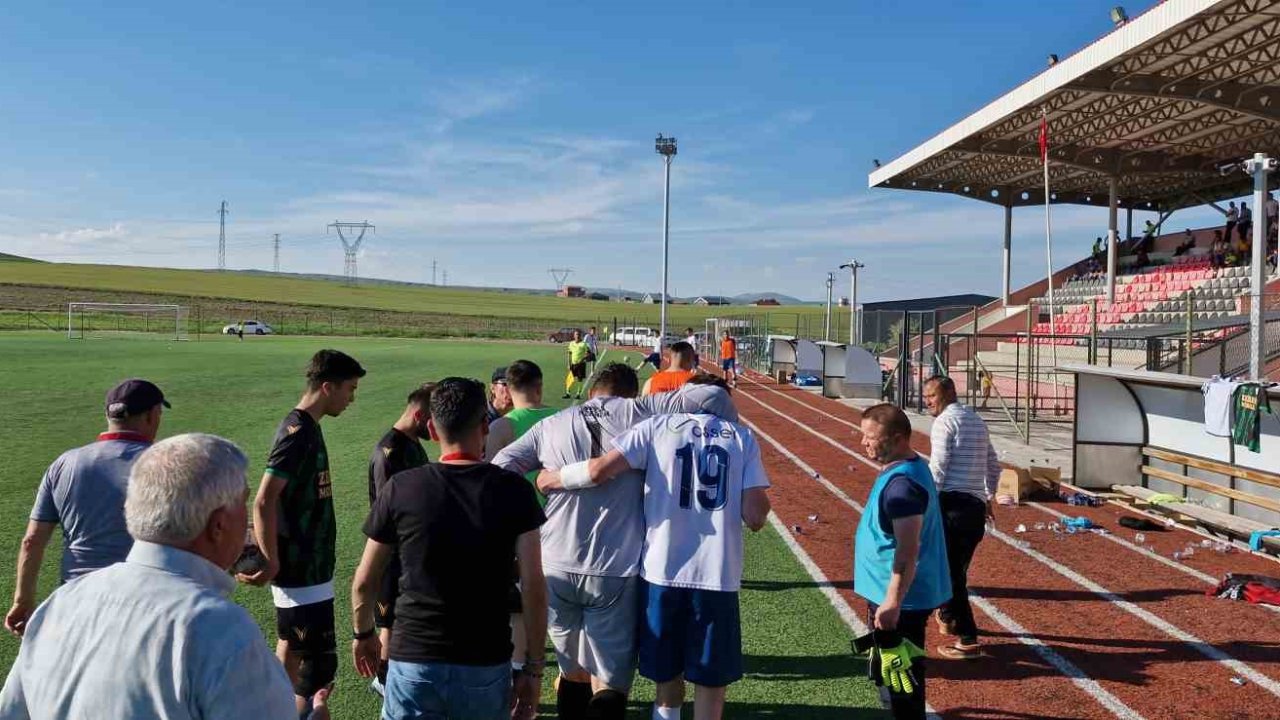 Çorum’da sıcaktan bayılan 2 futbolcu hastanelik oldu