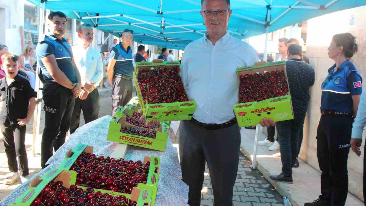 Alaşehir’in en güzel kirazını yetiştiren çiftçilere ödül