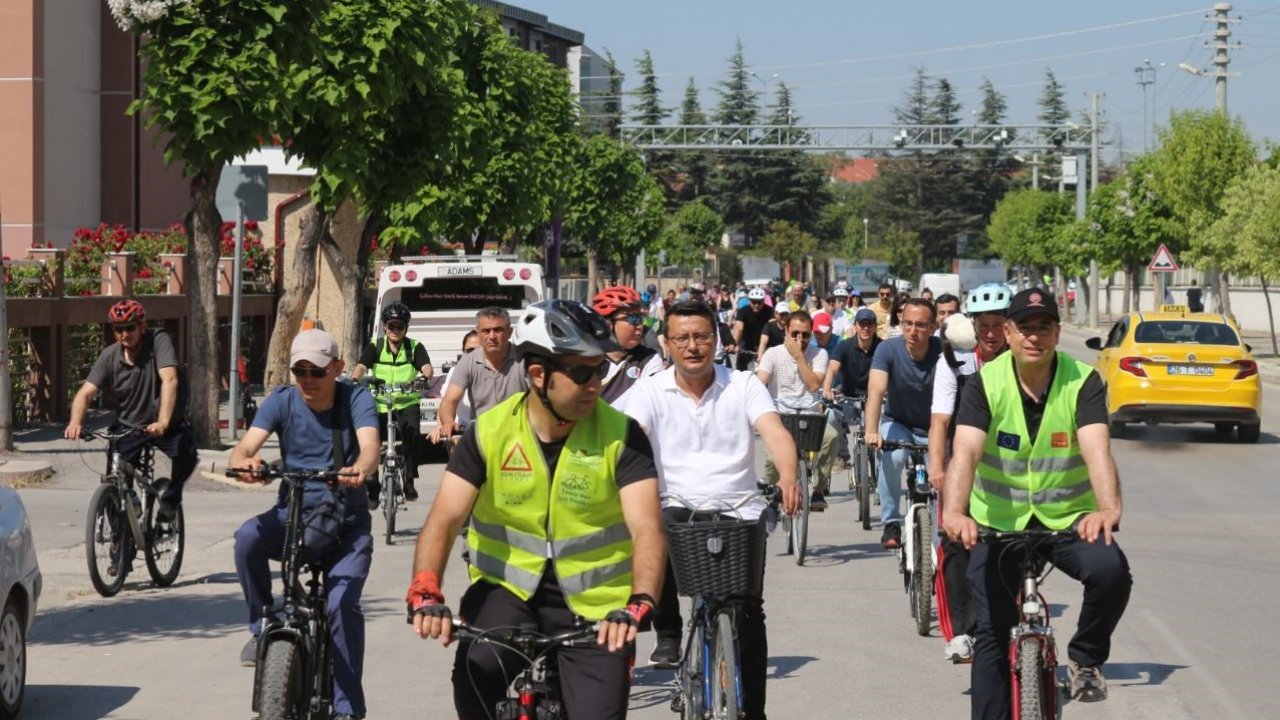 ‘Temiz Hava İçin Otomobilsiz Bir Gün’ temasıyla bisiklet turu düzenlendi