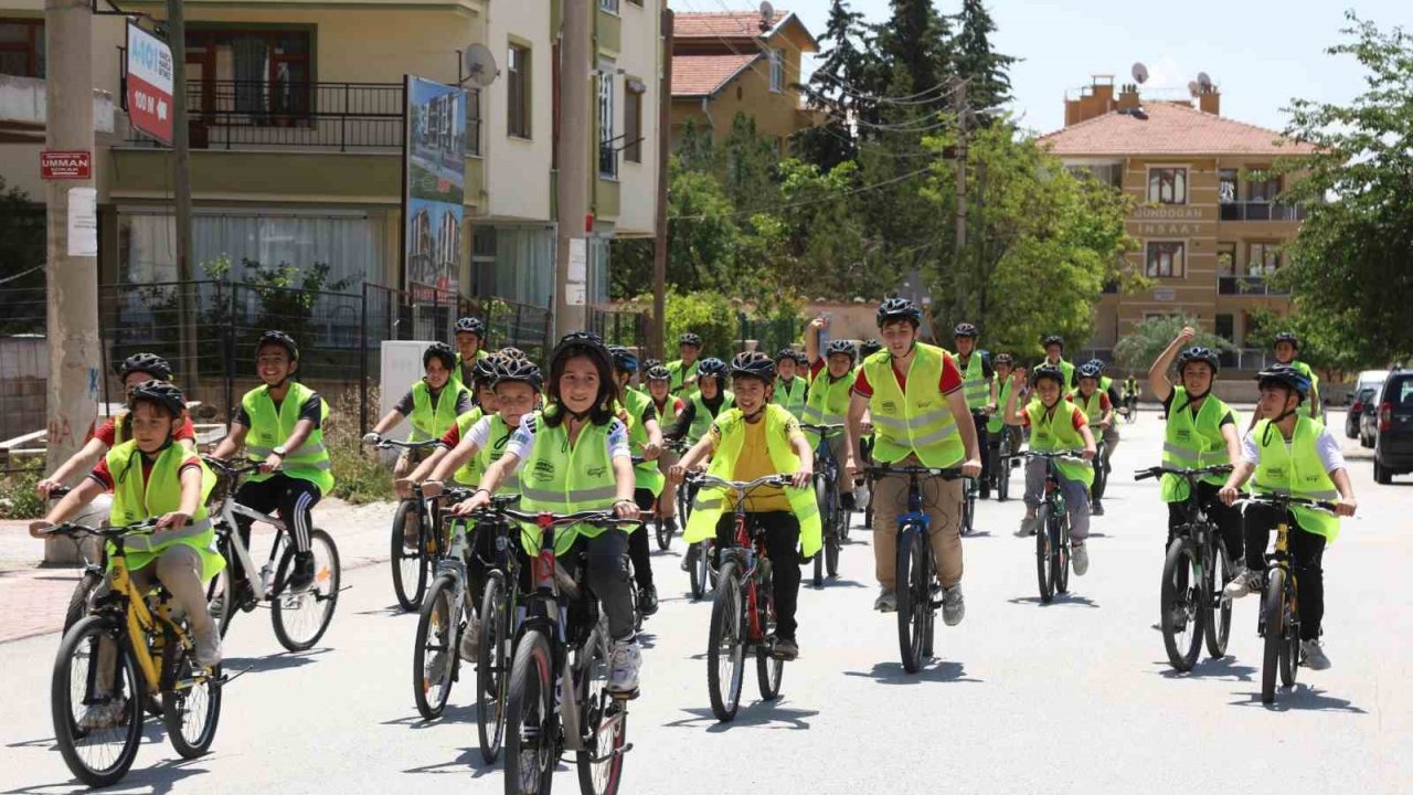 Konya Büyükşehir "Güvenli Okul Yolları" projesiyle Türkiye’ye örnek oluyor