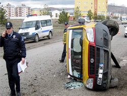 Kars'ta Trafik Kazası ; 2 Yaralı