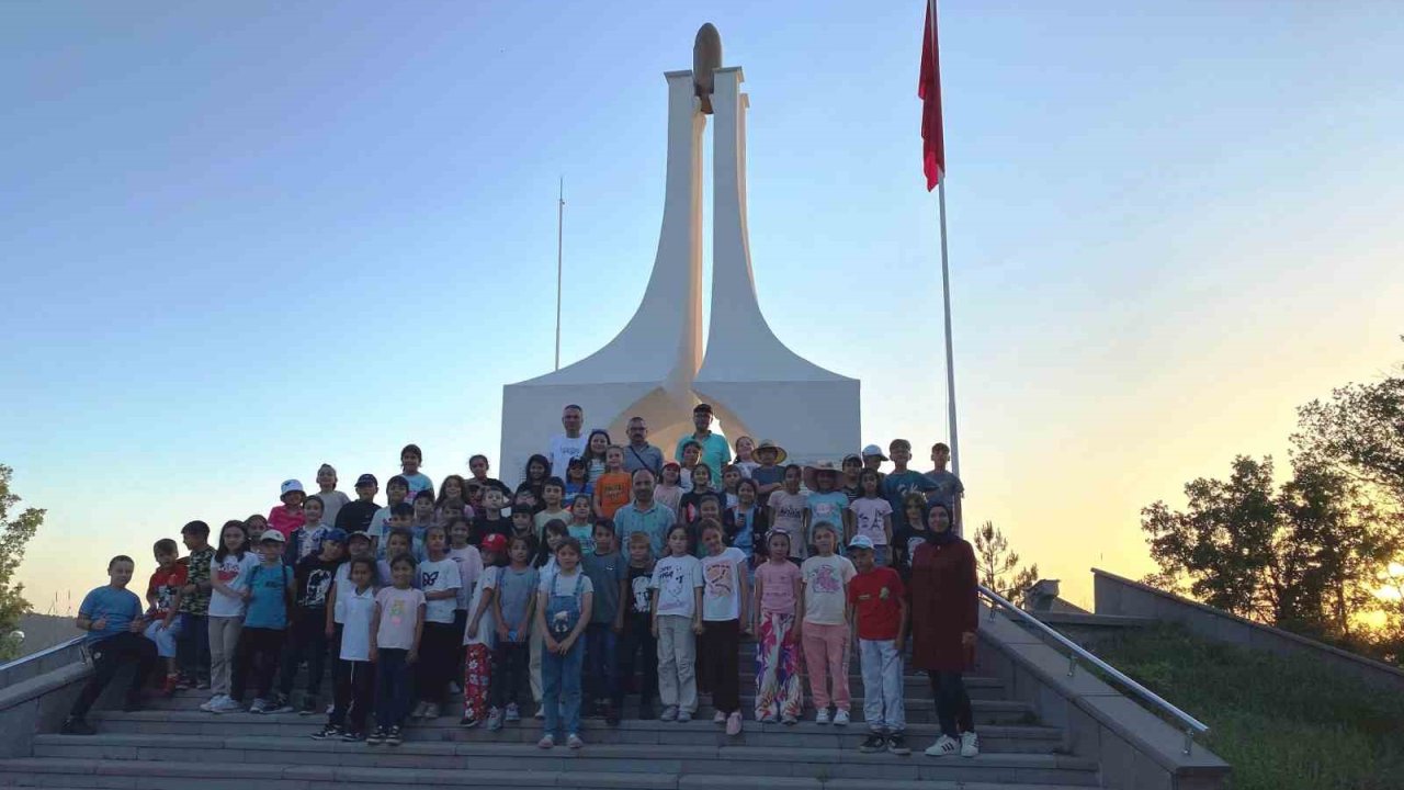 Hisarcık Atatürk İlkokulu öğrencileri Kütahya’nın ilçelerindeki tarihi yerleri tanıdı