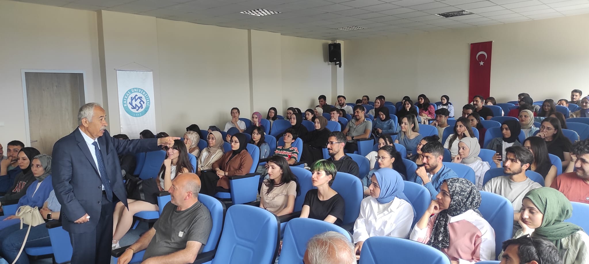 KAÜ’de "Sınıf ve Öğretmen" konferansı düzenlendi