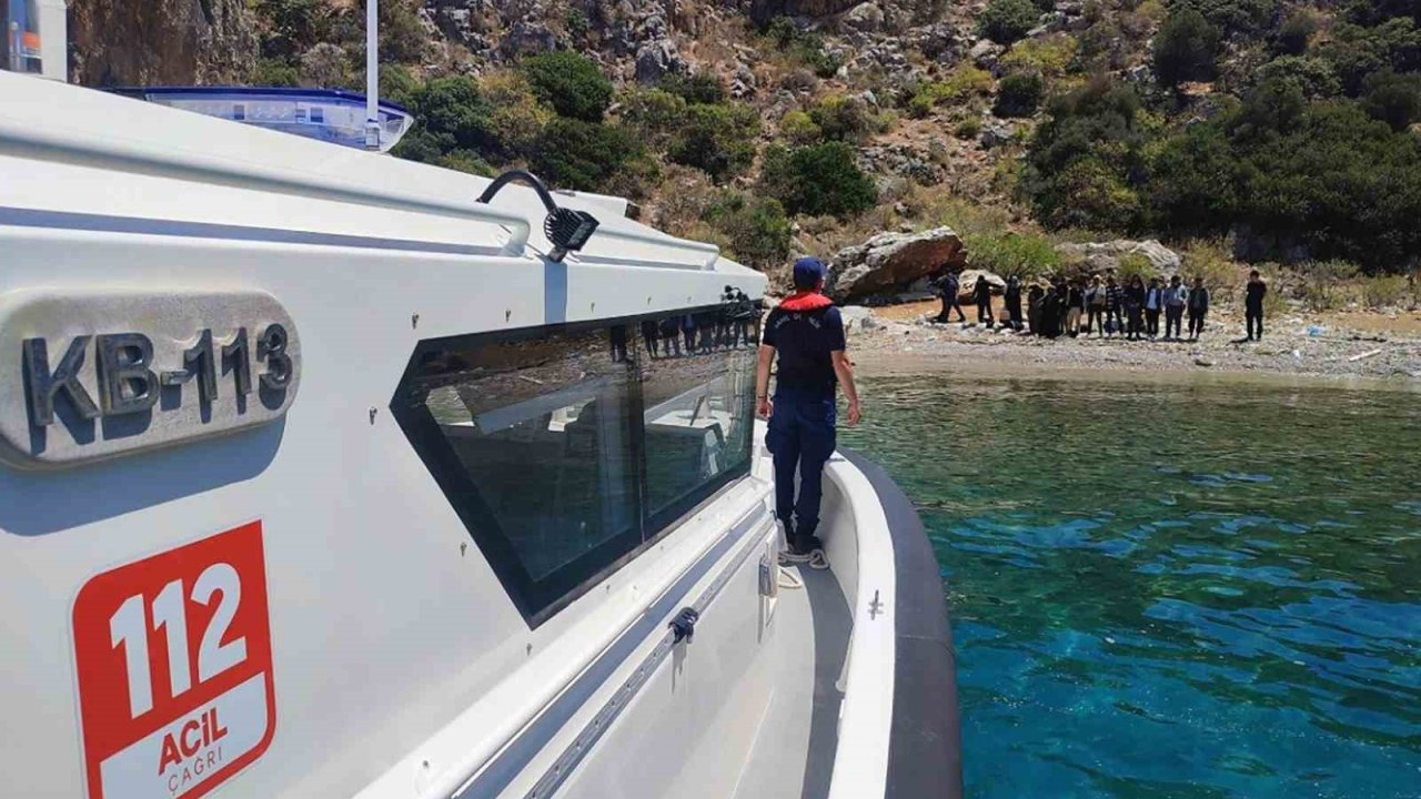 Marmaris Bozburun’da 12 düzensiz göçmen yakalandı