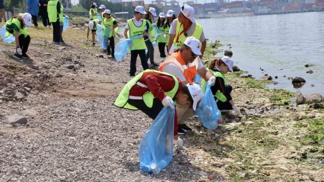 Yarımca Sahili’nde 150 kilogram atık toplandı