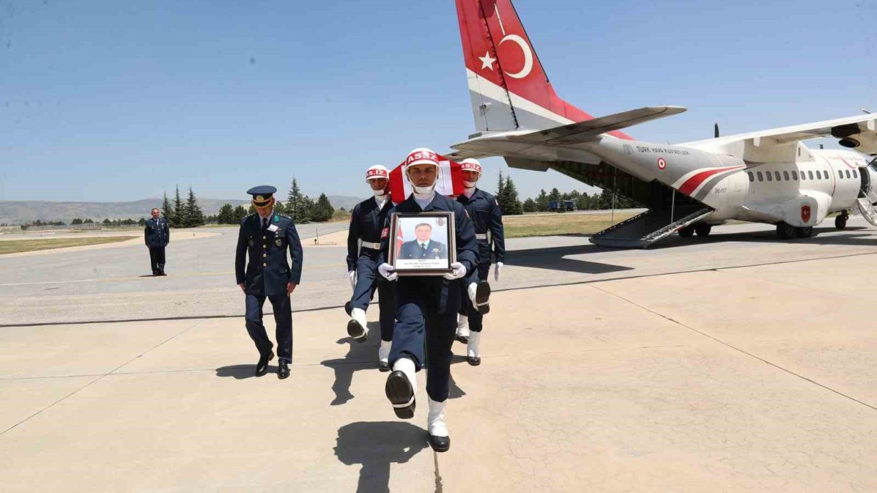 Şehit Hava Pilot Albay Gökhan Özen’in naaşı Eskişehir’e getirildi