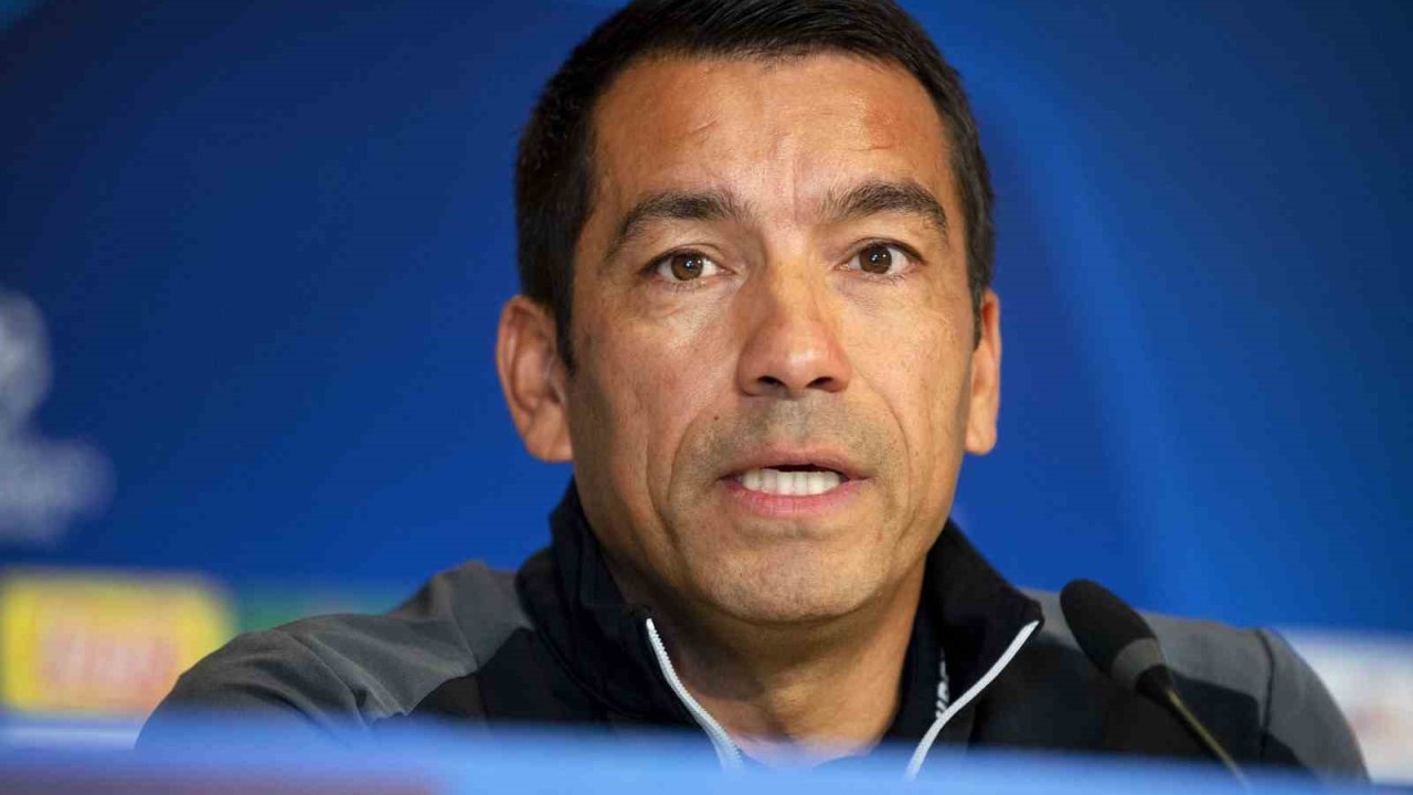 Beşiktaş’ın yeni teknik direktörü Giovanni van Bronckhorst oldu