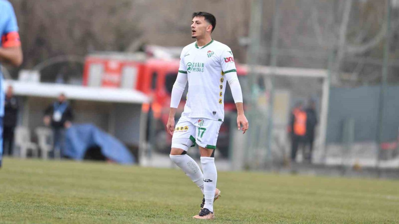 Bursaspor’un 19 yaşındaki futbolcusu Hasan Sabri Karaca futbolu bıraktı