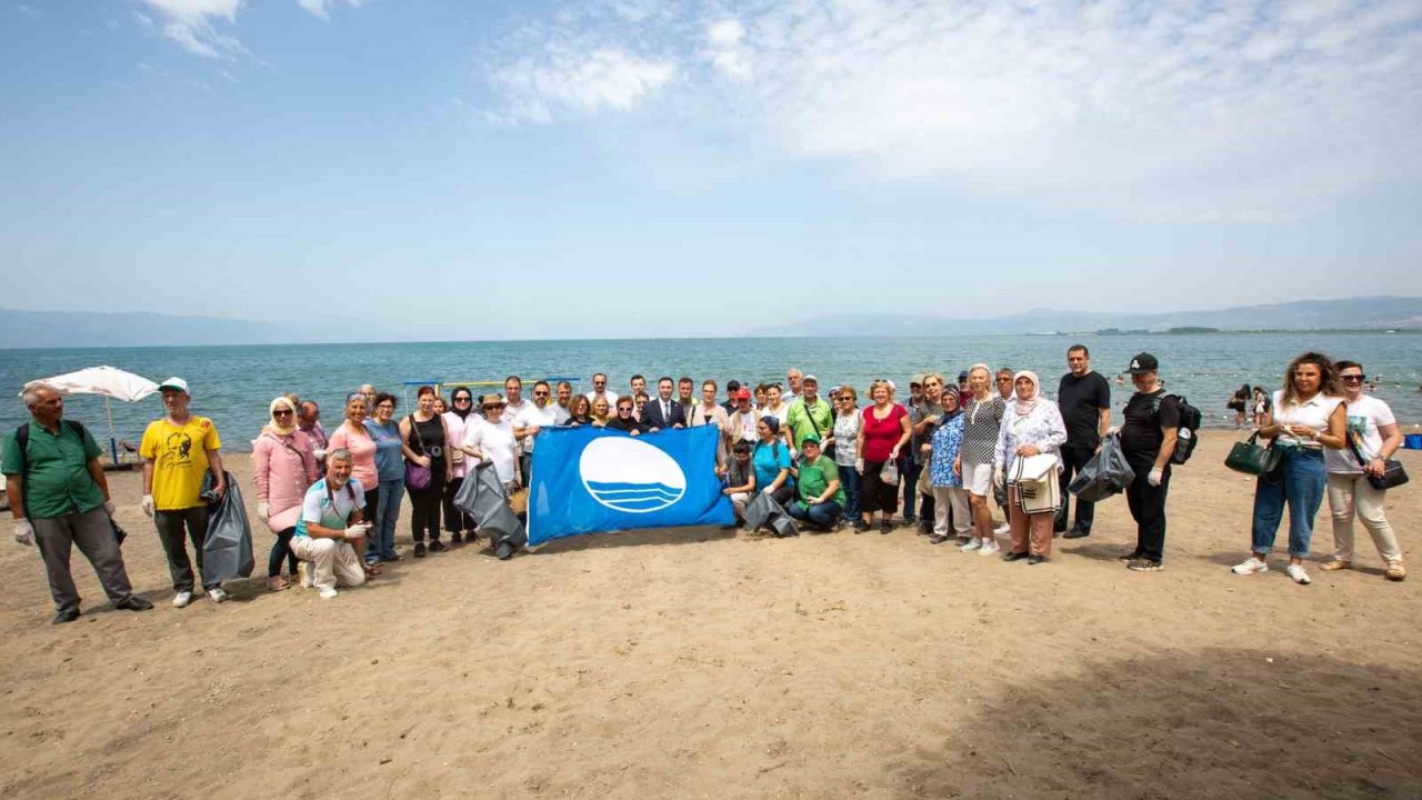 Bursa Kent Konseyi’nden İznik’te sahil temizliği