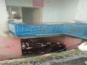 Malatya'da yangın çıkan evde mahsur kalanları itfaiye kurtardı