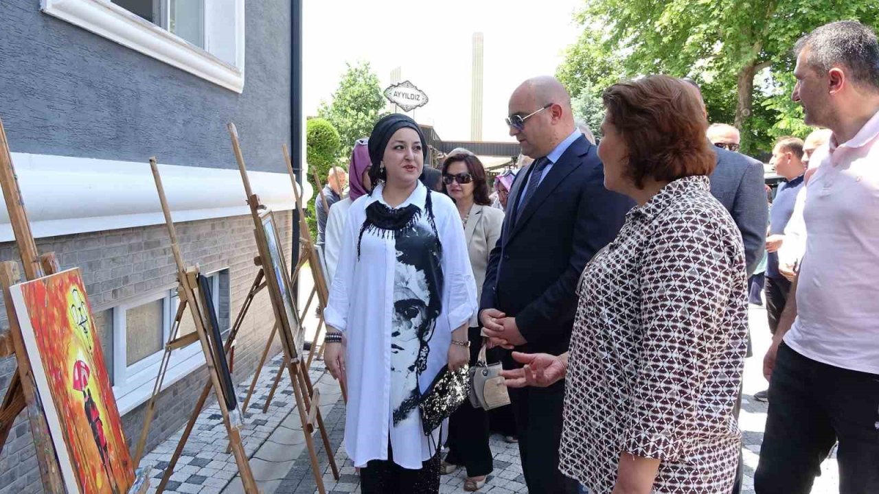 Ressam Dilek Kocaman’dan "Küllerinden doğan renkler" konulu resim sergisi