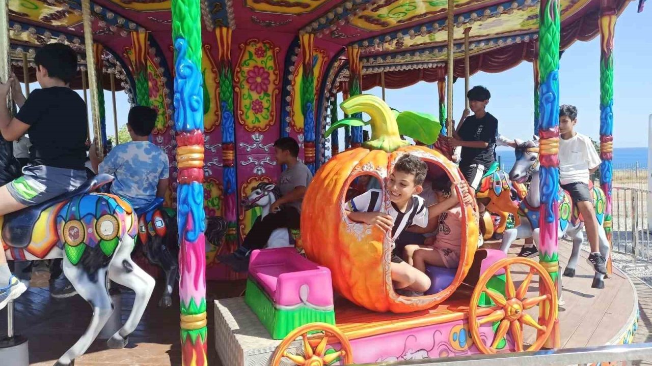 Didim’de “Engel tanımayanlar” Lunaparkta eğlendi