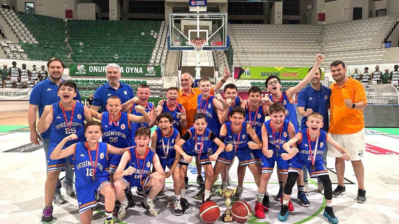 Yeşim Spor U12 Takımı Bursa şampiyonu oldu