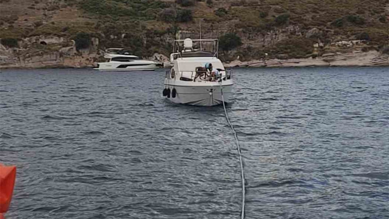 Bardakçı koyunda sürüklenen tekneyi KIYEM ekipleri kurtardı