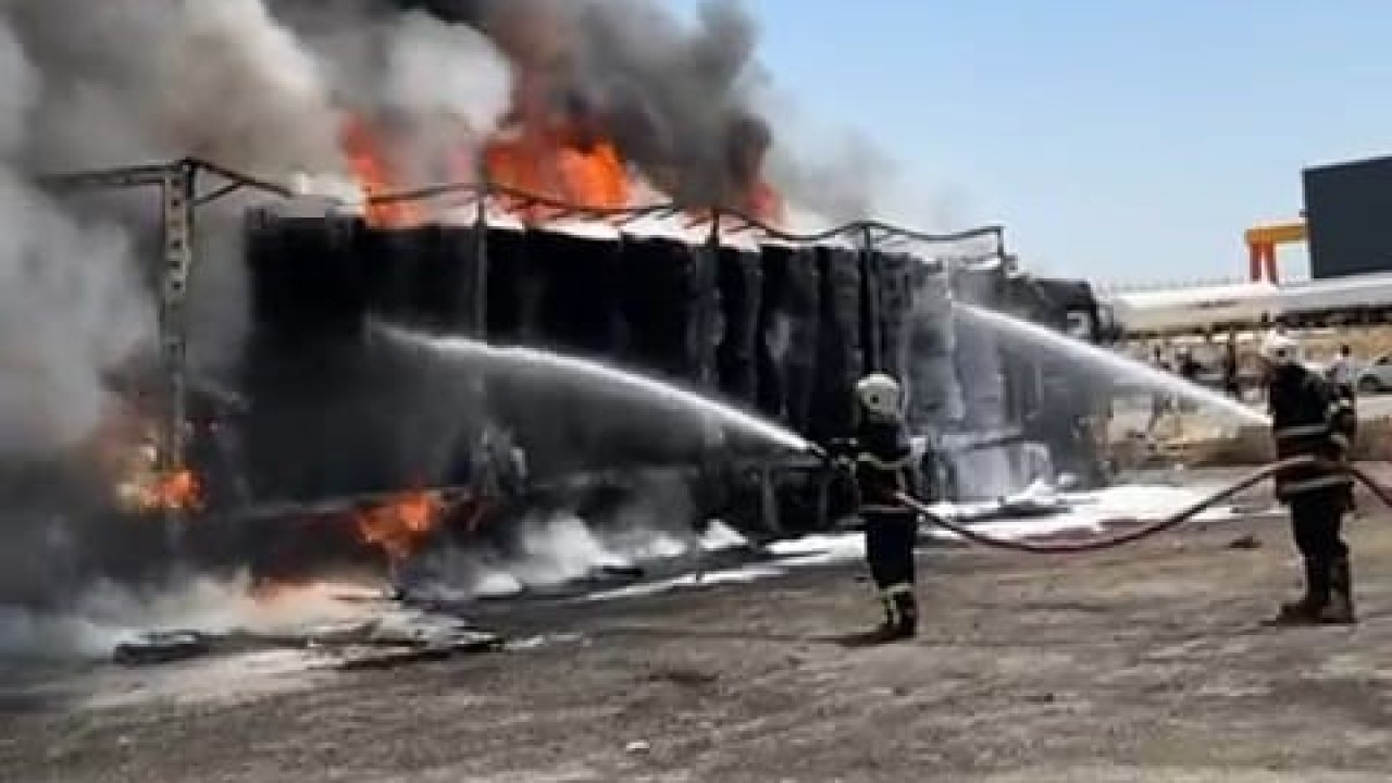 Gaziantep’te lastik yüklü tır alev alev yandı