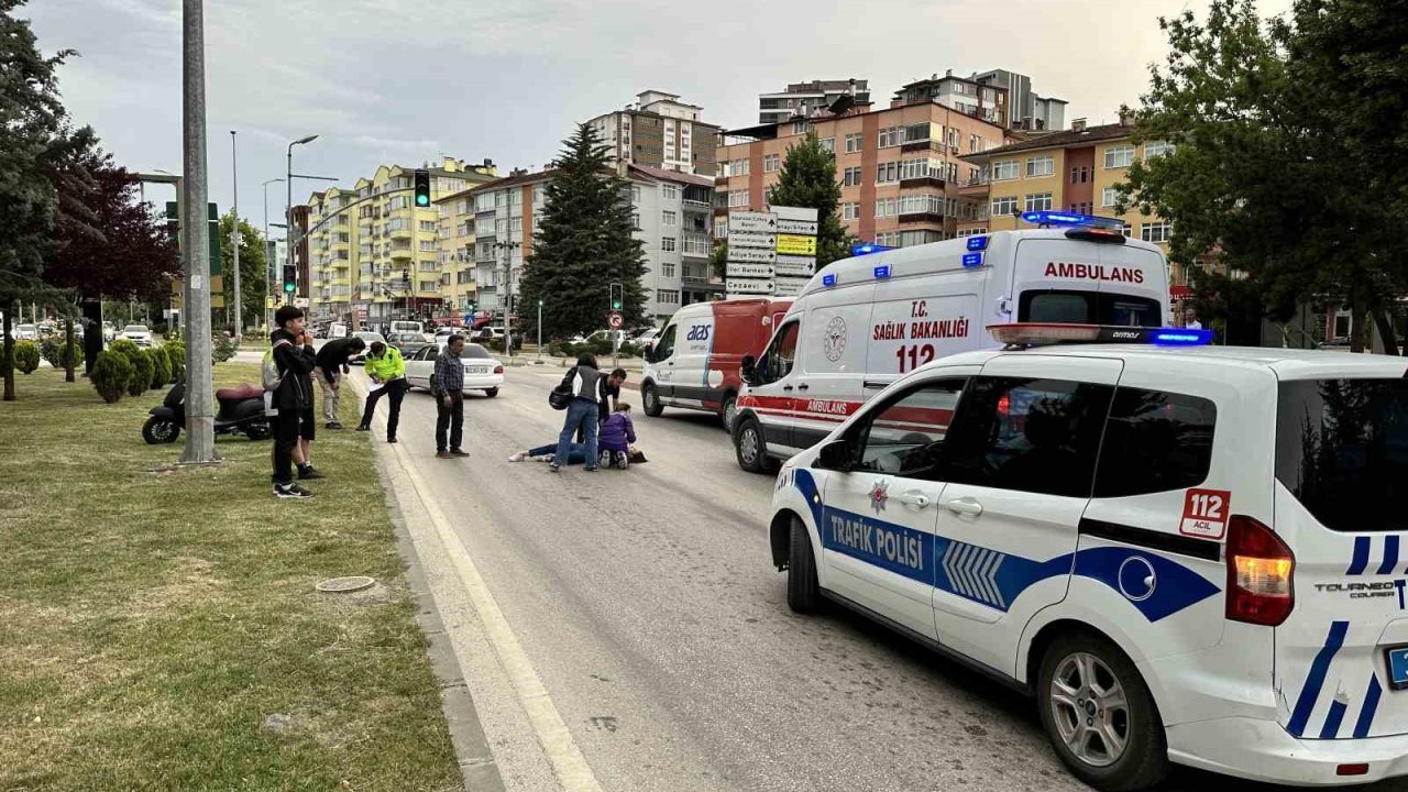 Seyir halindeki motosikleten düşen kadın yaralandı