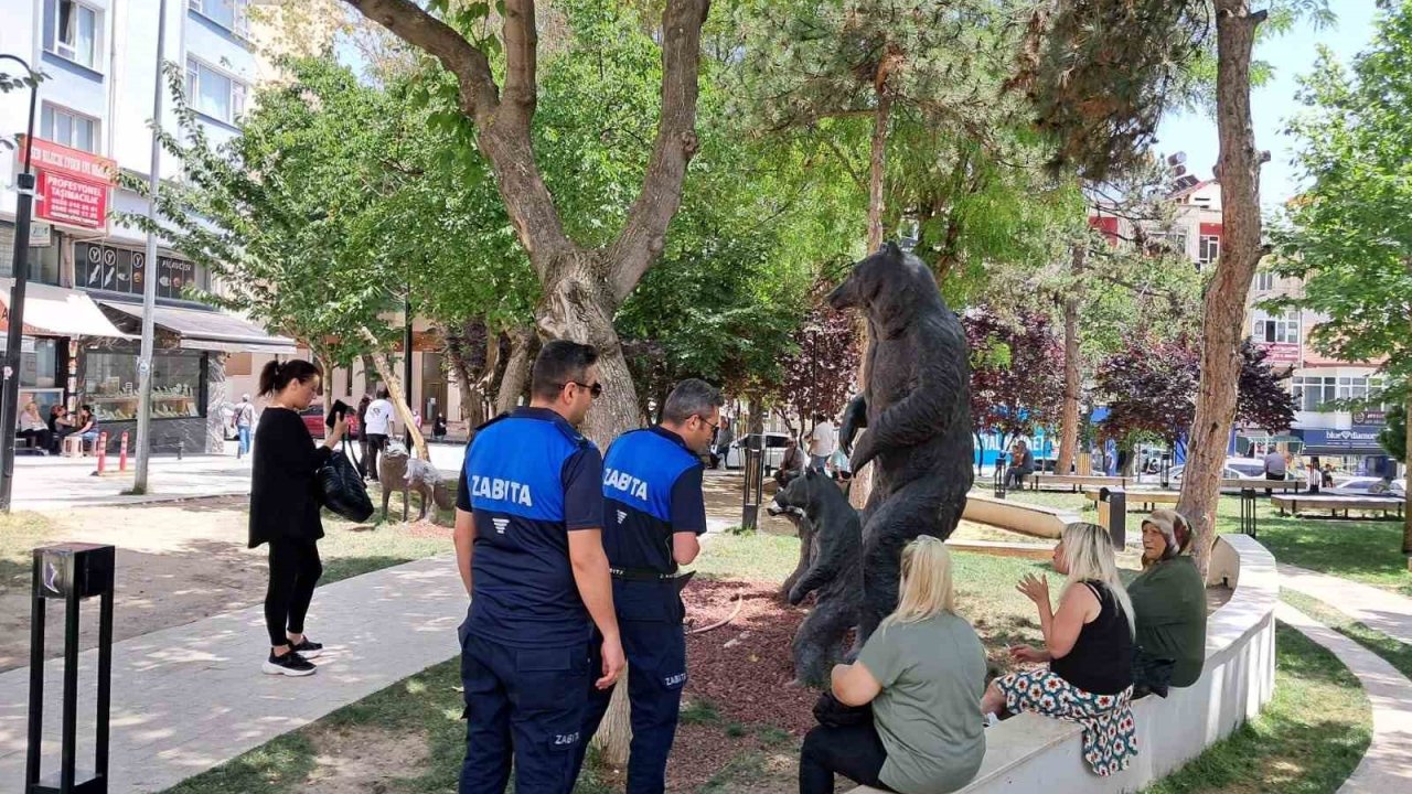 Yere izmarit atanlar yandı