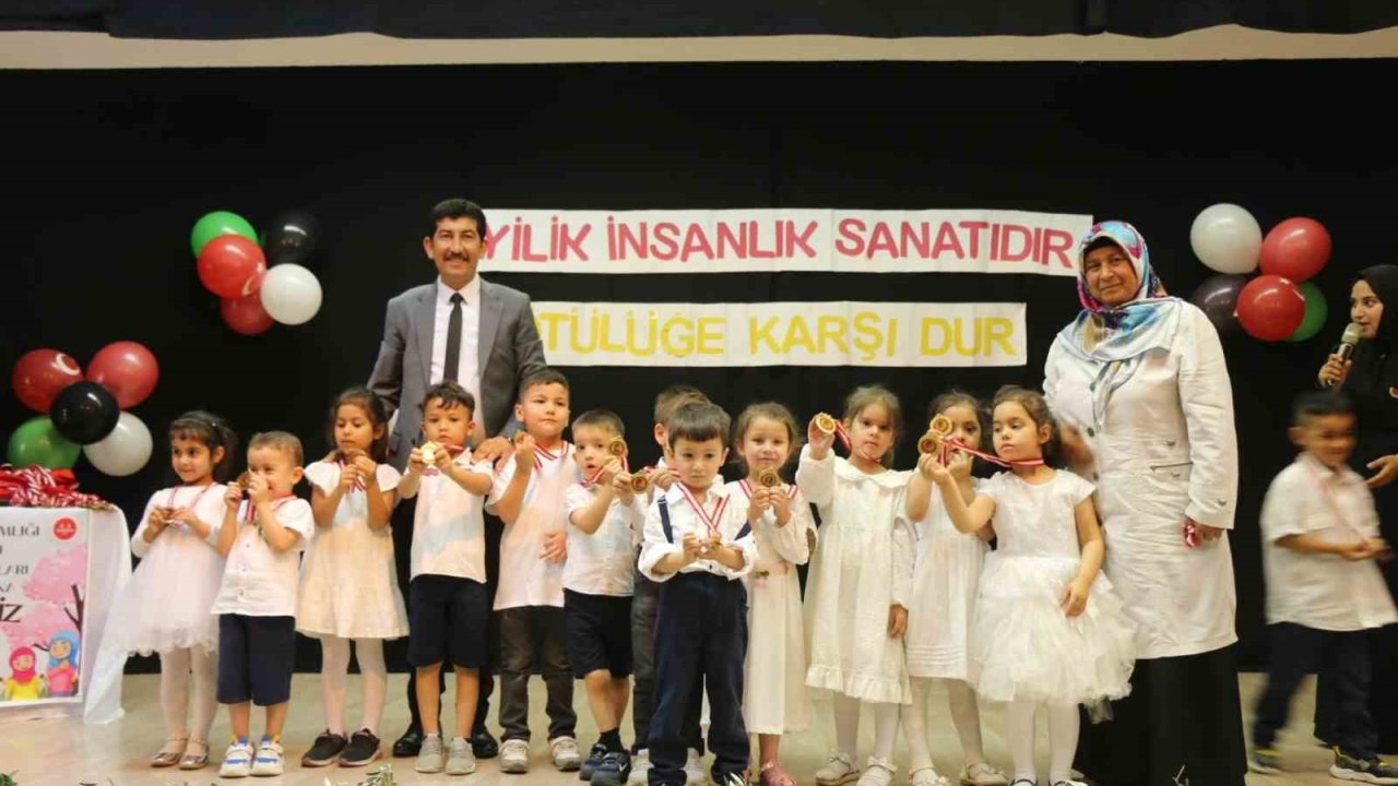 Köyceğiz’de minikler yıl sonu heyecanı yaşadı