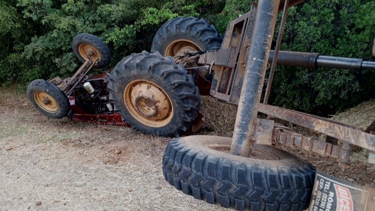 Manisa’da saman yüklü traktör devrildi: 2 yaralı