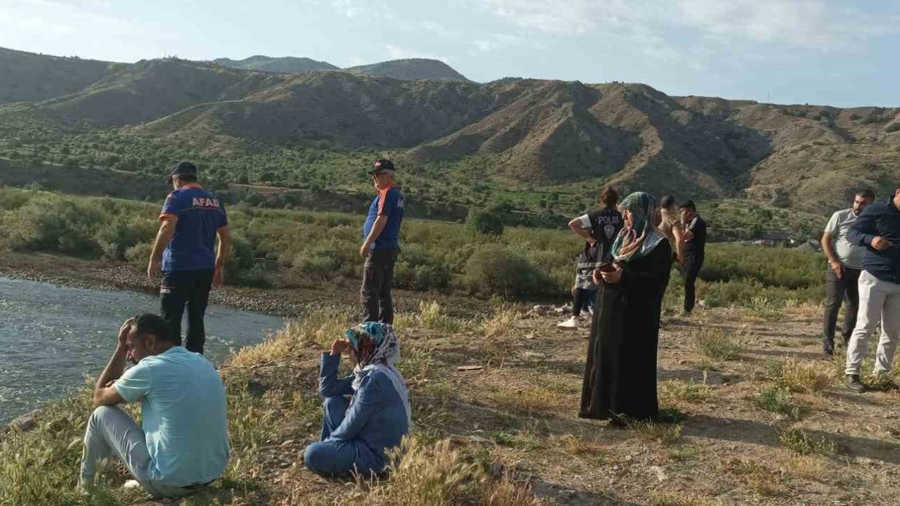 Murat Nehri’nde kaybolan çocuğu arama çalışmaları sürüyor