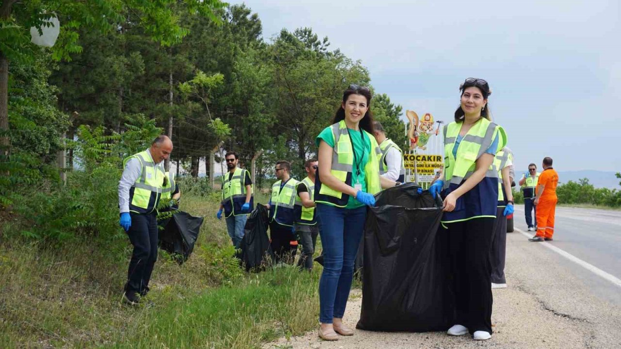 Gönüllüler Kocakır’da 20 poşet çöp topladı