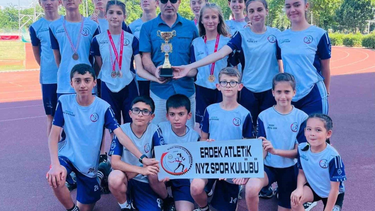 Erdekli sporcular Bursa’dan madalya ve kupa ile döndü