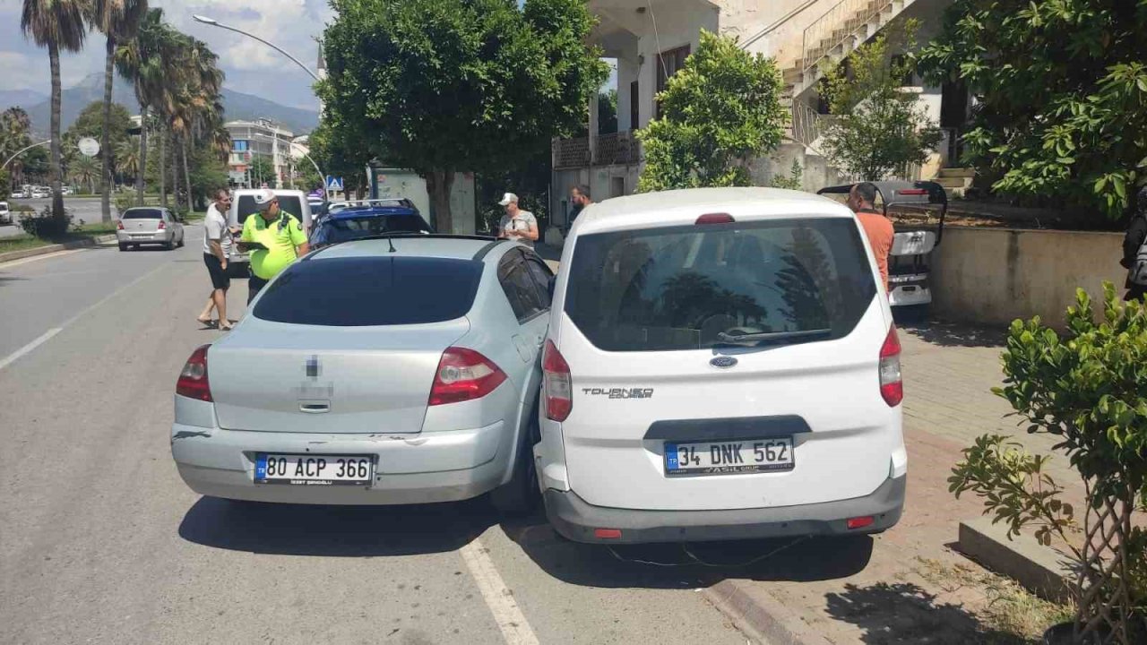 Gazipaşa’da zincirleme kaza: 2 yaralı