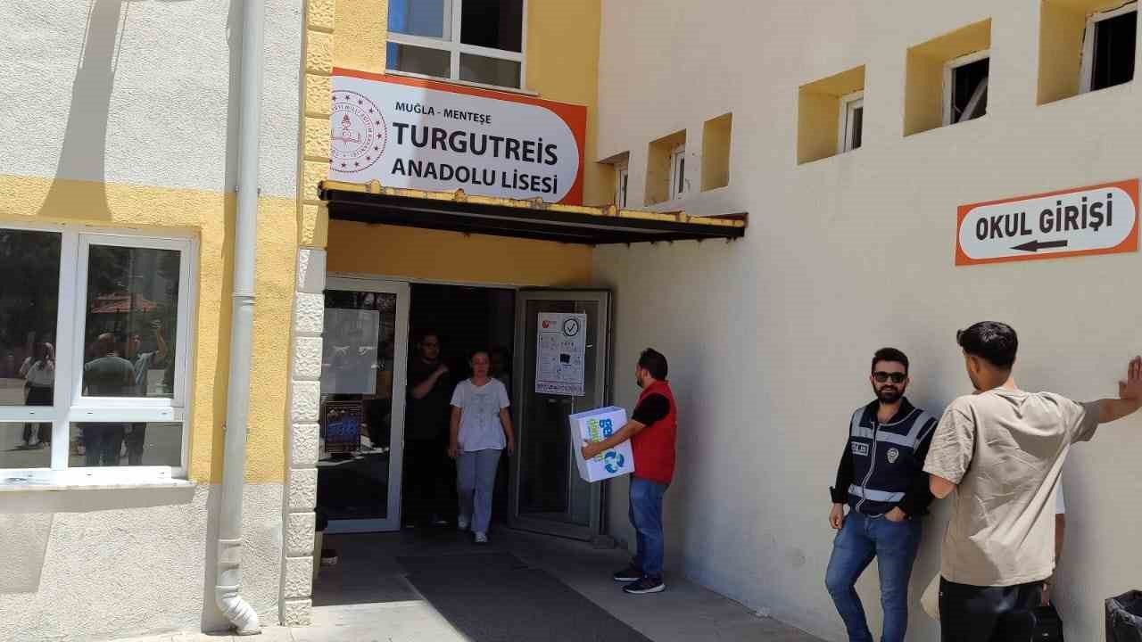 Muğla’da Gönüllü Gençler Köy Okulları için kalem topladı