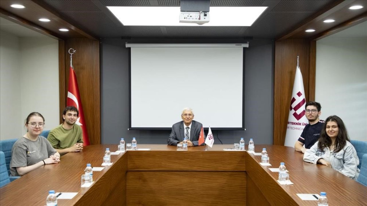 Fransa’da 5. olan ESTÜ Hidroana Takımı’ndan Rektör Prof. Dr. Adnan Özcan’a ziyaret