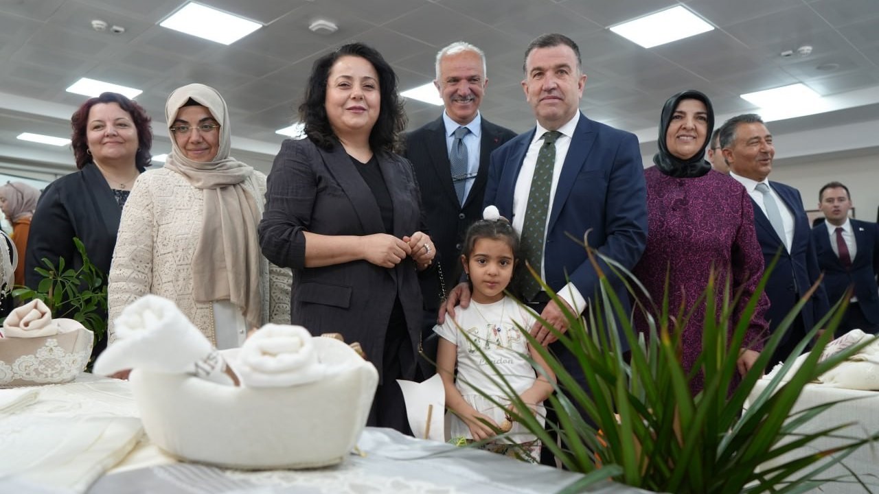 Hünerli kadınların yıl boyunca ürettikleri el emekleri sergilendi