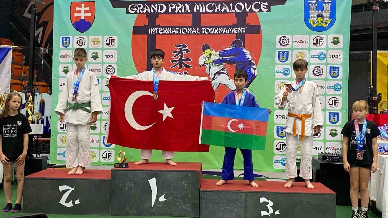 Manisa BBSK Judo takımı Slovakya’da madalyaları topladı