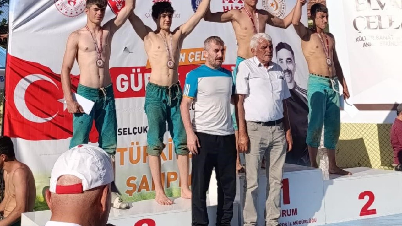 Sivaslı sporcular Çorum’da derece yaptı